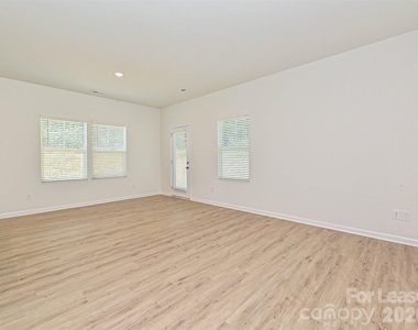 1725 E Cloaninger Avenue - Photo Thumbnail 3