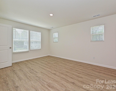 1725 E Cloaninger Avenue - Photo Thumbnail 12