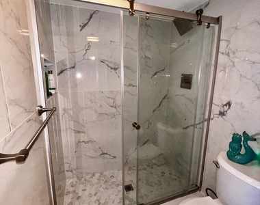 2425 Presidential Way - Photo Thumbnail 20