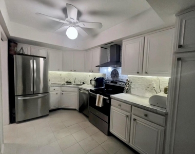 2425 Presidential Way - Photo Thumbnail 9