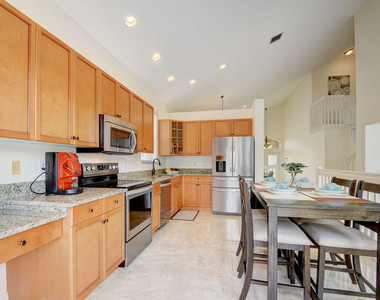 2418 Westmont Drive - Photo Thumbnail 12