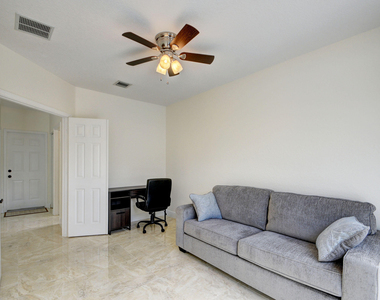 2418 Westmont Drive - Photo Thumbnail 17