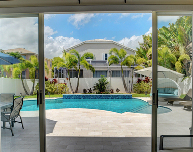 2418 Westmont Drive - Photo Thumbnail 16