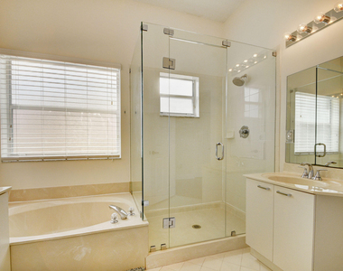 2418 Westmont Drive - Photo Thumbnail 26