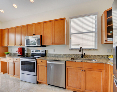 2418 Westmont Drive - Photo Thumbnail 10