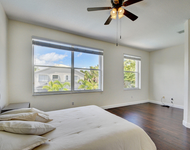 2418 Westmont Drive - Photo Thumbnail 23