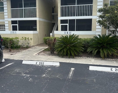 1537 Se Royal Green Circle Se - Photo Thumbnail 1