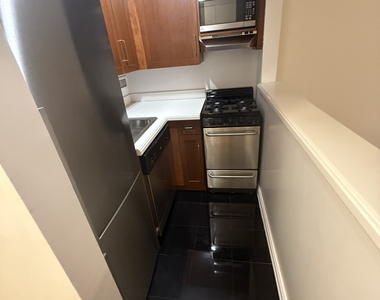 1570 1st Avenue - Photo Thumbnail 5