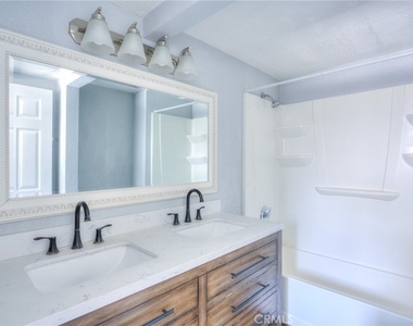 3045 Charlotte - Photo Thumbnail 5