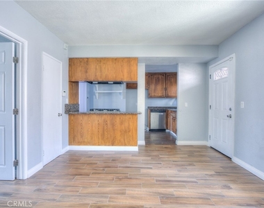 3045 Charlotte - Photo Thumbnail 7