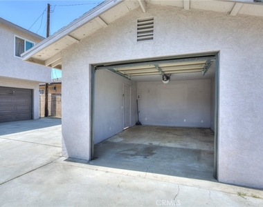 3045 Charlotte - Photo Thumbnail 30