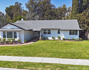 2149 Victoria Drive - Photo Thumbnail 2