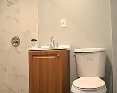 7 West 20th Street - Photo Thumbnail 3