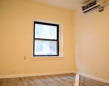 7 West 20th Street - Photo Thumbnail 2