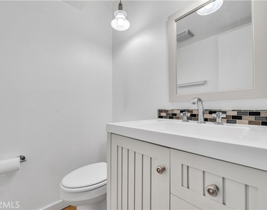 7137 Shoup Avenue - Photo Thumbnail 11