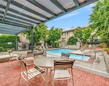 7137 Shoup Avenue - Photo Thumbnail 20