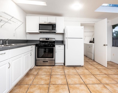 1568 Primera Street - Photo Thumbnail 3