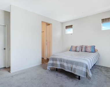 5406 Beach Bluff Lane - Photo Thumbnail 16