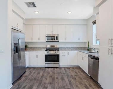 5406 Beach Bluff Lane - Photo Thumbnail 12