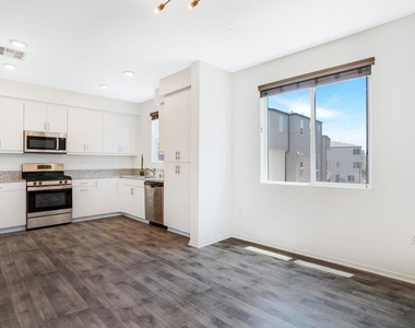 5406 Beach Bluff Lane - Photo Thumbnail 10