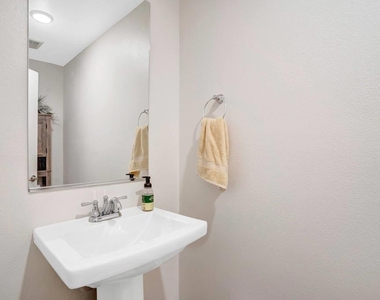 5406 Beach Bluff Lane - Photo Thumbnail 4
