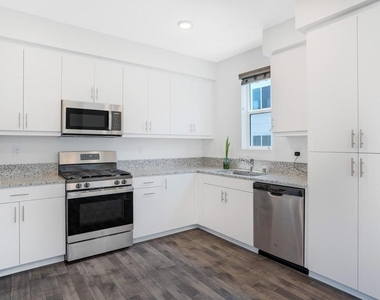 5406 Beach Bluff Lane - Photo Thumbnail 11