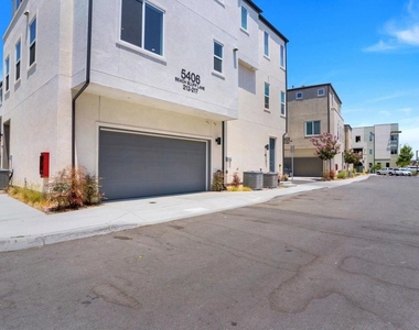 5406 Beach Bluff Lane - Photo Thumbnail 21