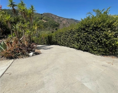 1361 De Luz Road - Photo Thumbnail 12