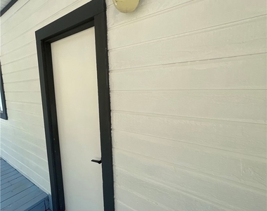 1361 De Luz Road - Photo Thumbnail 7