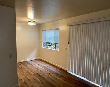 637 Spencer Street - Photo Thumbnail 5