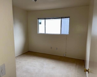 637 Spencer Street - Photo Thumbnail 1
