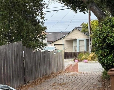 637 Spencer Street - Photo Thumbnail 2