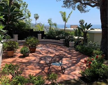370 High Drive - Photo Thumbnail 1