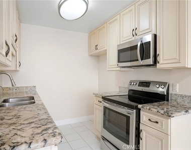 121 Sinclair Avenue - Photo Thumbnail 10