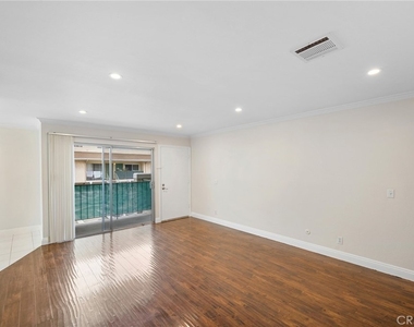 121 Sinclair Avenue - Photo Thumbnail 6