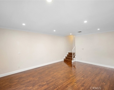 121 Sinclair Avenue - Photo Thumbnail 7
