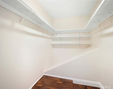 121 Sinclair Avenue - Photo Thumbnail 15