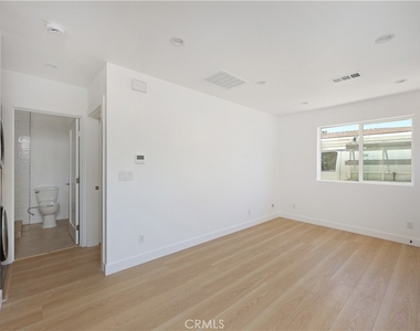 10520 Myrtle Street - Photo Thumbnail 8