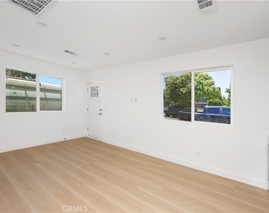 10520 Myrtle Street - Photo Thumbnail 3