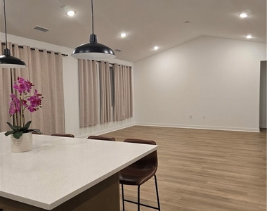 1887 Vincent Dr - Photo Thumbnail 18