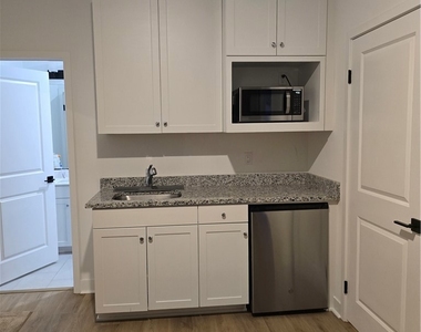 1887 Vincent Dr - Photo Thumbnail 4