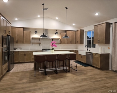 1887 Vincent Dr - Photo Thumbnail 17
