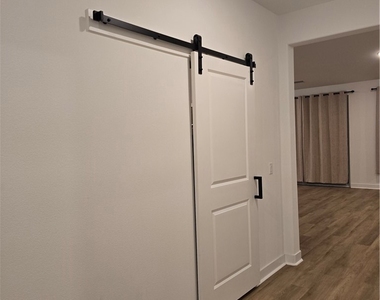 1887 Vincent Dr - Photo Thumbnail 11