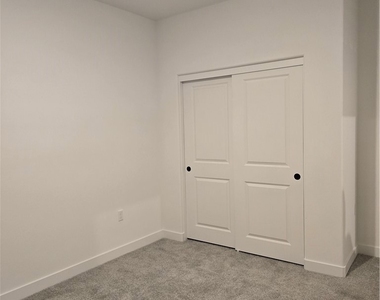 1887 Vincent Dr - Photo Thumbnail 7