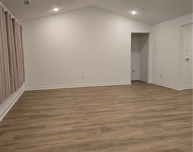 1887 Vincent Dr - Photo Thumbnail 19