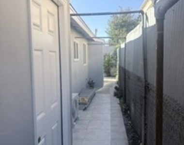 4324 Ivar Avenue - Photo Thumbnail 22