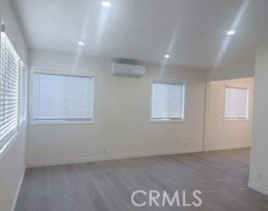 4324 Ivar Avenue - Photo Thumbnail 7