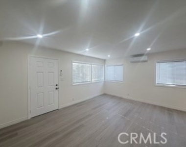 4324 Ivar Avenue - Photo Thumbnail 8