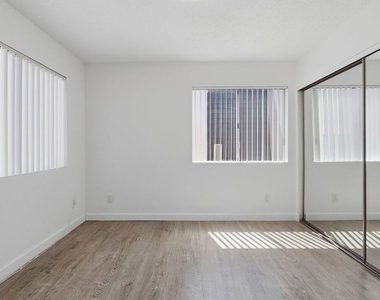 11015 Morrison Street - Photo Thumbnail 25