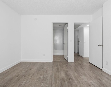 11015 Morrison Street - Photo Thumbnail 17